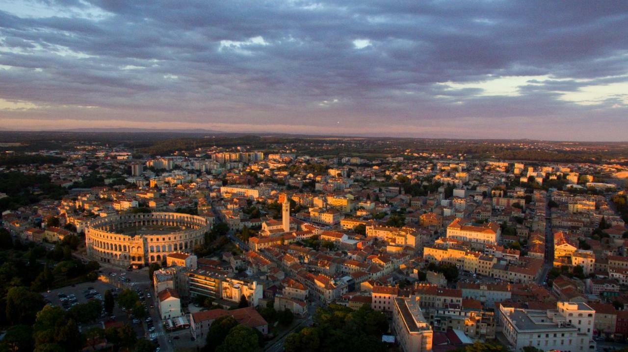 Gostinjska kuća Lavender - City Room With Free Parking 4*