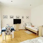 Lavender - City Room With Free Parking