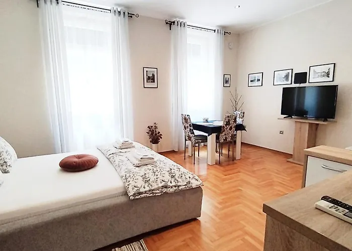 Lavender - City Room With Free Parking