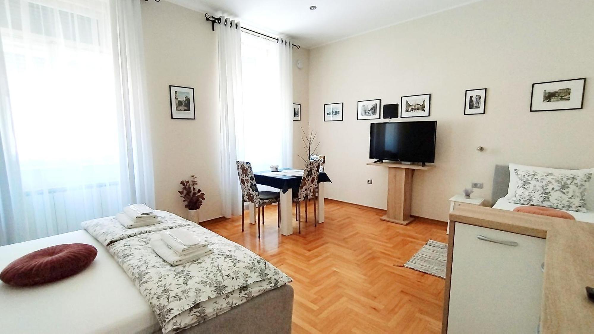 Lavender - City Room With Free Parking Guest house Pula